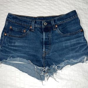 LEVI'S 501 cut off jean shorts